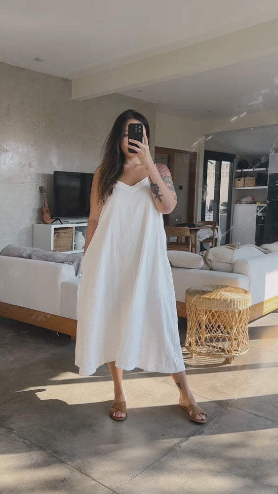 
                  
                    Load and play video in Gallery viewer, Lia maxi dress
                  
                
